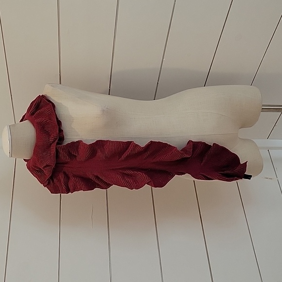 rikka Accessories - NWT Rikka ruffled scarf
